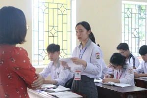 Học sinh lớp 12 Trường THPT Đại An, huyện Ý Yên, tỉnh Nam Định tăng tốc ôn thi. 