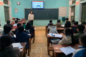 Cô trò Trường THPT Mường Chiềng trong giờ học. Ảnh: ITN