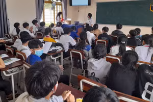 Giờ học của học sinh Trường THCS Nguyễn Huệ (Bắc Trà My, Quảng Nam). Ảnh: NTCC