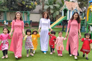 Cô và trò Trường Mầm non Tứ Hiệp A, Thanh Trì (Hà Nội).