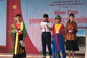 Sân khấu hoá tiết học Ngữ văn tại trường học ở Cần Thơ.