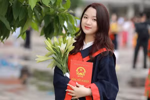 Nắm vững 3 ngoại ngữ đem đến cho Phụng Dương nhiều cơ hội. Ảnh: NVCC