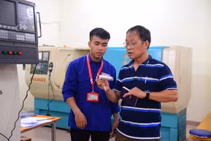 Một tiết học thực hành của thầy, trò Trường Cao đẳng nghề Bách khoa Hà Nội.