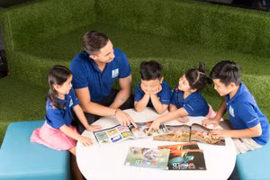 Không nên quá chạy theo tiếng Anh mà giảm nhẹ sự quan tâm với các môn khoa học cơ bản. Ảnh: ITN