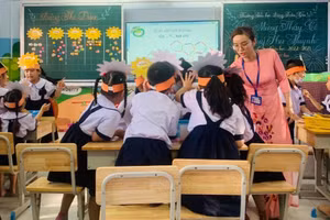 Giờ học của cô trò Trường Tiểu học Đặng Trần Côn (quận Thanh Xuân, Hà Nội). Ảnh: NTCC