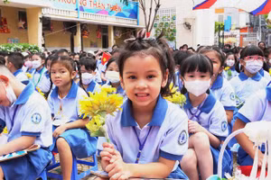 Tình trạng quá tải do lượng học sinh tăng cao là khó khăn chung của nhiều trường học. Ảnh: INT