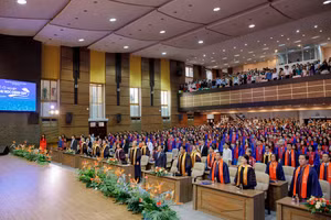 Quang cảnh buổi lễ tốt nghiệp của sinh viên UEH