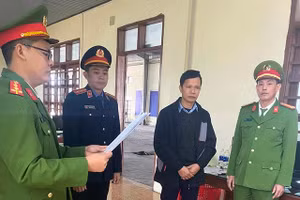 Ông Chung bị khởi tố điều tra tội nhận hối lộ.