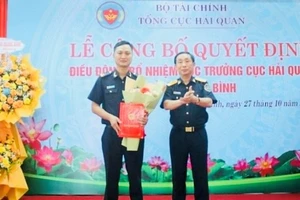 Lãnh đạo Tổng cục Hải quan trao quyết định bổ nhiệm Cục trưởng Cục Hải quan Quảng Bình.