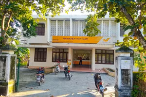 Người dân phản ánh nhân viên bưu điện tại huyện Tuyên Hóa bớt xén tiền trợ cấp của người nghèo.