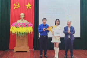 Em Nguyễn Lê Vi - quán quân người mẫu nhí tại cuộc thi Asia Model Awards.