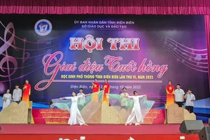 Tiết mục tham dự Hội thi của đoàn Trường THPT chuyên Lê Quý Đôn.