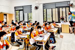 HS Trường Tiểu học Đội Cấn (TP Thái Nguyên) trong một buổi học trước khi được thông báo tạm dừng đến trường.