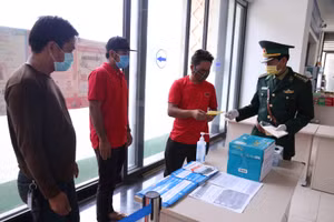 Lực lượng Biên phòng Quảng Bình phối hợp tăng cường công tác truyền thông và giám sát chặt chẽ những người nhập cảnh nhằm hạn chế tối đa nguy cơ lây lan dịch bệnh Covid - 19 vào địa bàn tỉnh Quảng Bình