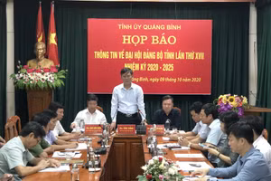 Ông Trần Thắng, Phó Bí thư Thường trực Tỉnh ủy Quảng Bình phát biểu tại cuộc họp báo.