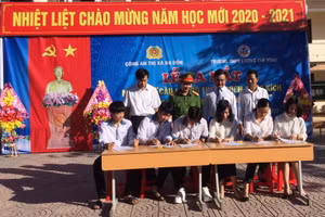 Giáo viên và học sinh Trường THPT Lương Thế Vinh ký cam kết