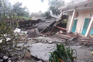 Sạt lở đất làm hư hỏng hoàn toàn doanh trại của Đồn Biên phòng Cửa khẩu Quốc tế Cha Lo (Quảng Bình)