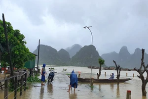 Nước lũ làm chia cắt nhiều khu vực tại xã Tân Hoá (Minh Hoá - Quảng Bình).