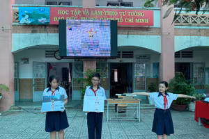 Học sinh trường THCS Long Trường, TP Thủ Đức trải nghiệm một hoạt động ngoại khóa. 