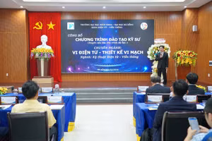 TS Nguyễn Duy Nhật Viễn - Trưởng Bộ môn Kỹ thuật điện tử, Trường ĐH Bách khoa, ĐH Đà Nẵng trình bày thông tin về chương trình đào tạo Vi điện tử - Thiết kế vi mạch.