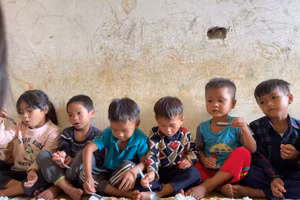 Bữa cơm của học sinh vùng khó Tu Mơ Rông.