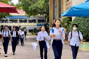 Thí sinh Kon Tum tự tin kết thúc bài thi môn Ngữ văn vào lớp 10 năm 2024.