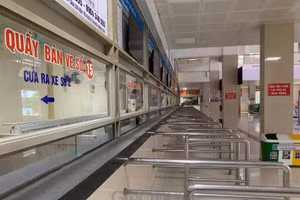 Nhiều bến xe khách tại Hà Nội đang trong tình trạng đìu hiu dù đang trong thời điểm cuối năm.