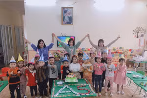 Trường học hạnh phúc là khi cả cô và trò cùng cảm thấy vui và mong muốn được cống hiến mỗi khi tới trường. 