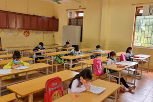 Trong các ngày từ 5 - 7/1, học sinh một số trường tại huyện Quốc Oai được đến trường ôn tập, kiểm tra học kỳ 1 trực tiếp. Ảnh: Khôi Nguyên.