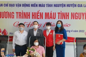 Hơn 250 nhà giáo, cán bộ quản lý ngành giáo dục huyện Gia Lâm đã tham gia hiến máu để hưởng ứng “Ngày toàn dân hiến máu tình nguyện 7/4”.