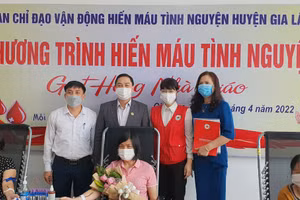 Hơn 250 nhà giáo, cán bộ quản lý ngành giáo dục huyện Gia Lâm đã tham gia hiến máu để hưởng ứng “Ngày toàn dân hiến máu tình nguyện 7/4”.