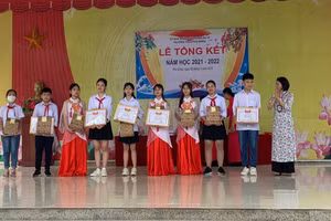 Trường THCS Phú Đông tổ chức lễ tổng kết năm học 2021-2022 trong ngày 28/5.