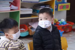 Sở GD&ĐT tỉnh Nam Định yêu cầu các nhà trường linh hoạt hình thức dạy học nếu thời tiết chuyển rét đậm, rét hại để đảm bảo sức khỏe, phòng chống rét cho học sinh.