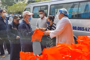 "Tết sẻ chia" trở thành hoạt động thường niên của Trường Lương Thế Vinh nhằm giúp vơi bớt phần nào khó khăn cho trẻ em và người nghèo.