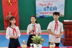 Học sinh Trường THCS Phú Đông hưởng ứng và tham gia Ngày hội STEM tại trường với tinh thần rất cao.