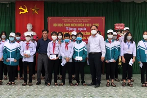 Những món quà tuy nhỏ bé nhưng mang ý nghĩa lớn lao về mặt tinh thần, giúp học sinh khó khăn vươn lên trong học tập và cuộc sống.