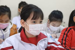 Chuẩn bị được đến trường học trực tiếp khiến nhiều phụ huynh, học sinh cảm thấy rất hào hứng.