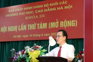 Ông Nguyễn Thanh Sơn - Thành ủy viên, Bí thư Đảng ủy Khối các trường đại học, cao đẳng Hà Nội phát biểu khai mạc hội nghị.