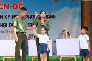 Học sinh đã được các chuyên gia tuyên truyền một số kỹ năng cơ bản về phòng chống bạo lực và xâm hại với trẻ em.