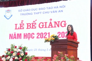 Cô Trần Thị Tuyến cho biết, năm học 2021-2022 đi qua với bao điều đặc biệt nhưng tất cả đều nỗ lực để hoàn thành tốt nhiệm vụ năm học. 