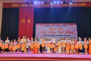 Chung khảo hội thi 'Giai điệu tuổi hồng" ngành giáo dục huyện Ba Vì năm học 2022-2023 .