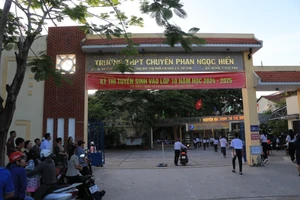 Trường THPT chuyên Phan Ngọc Hiển