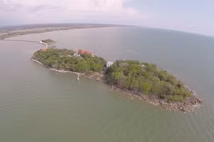 Cụm đảo Hòn Đá Bạc, xã Khánh Bình Tây, huyện Trần Văn Thời, tỉnh Cà Mau.