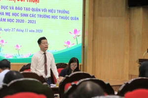 Trưởng Phòng GD&ĐT Ba Đình Lê Đức Thuận trong buổi đối thoại.