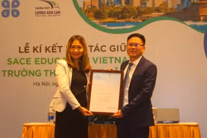 SACE Education Việt Nam ký kết hợp tác với trường THPT Lương Văn Can giảng dạy chương trình SACEi cho học sinh THPT tại Hà Nội.