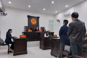 Quang cảnh phiên tòa ngày 30/11.