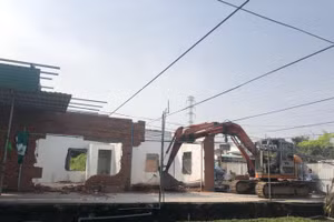 Một ngôi nhà xây trái phép tại TP Thủ Đức vừa bị cưỡng chế