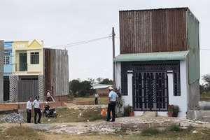 Thanh tra xây dựng xử lý nhà xây trái phép tại huyện Hóc Môn, TP.HCM