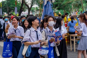 Học sinh tham gia ngày hội tư vấn tuyển sinh tại Trường Đại học Sư phạm Kỹ thuật TPHCM, tháng 1/2024. Ảnh: HCMUTE