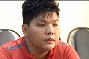 Nguyễn Khoa Minh tại trụ sở công an. (Ảnh: Công an TPHCM)